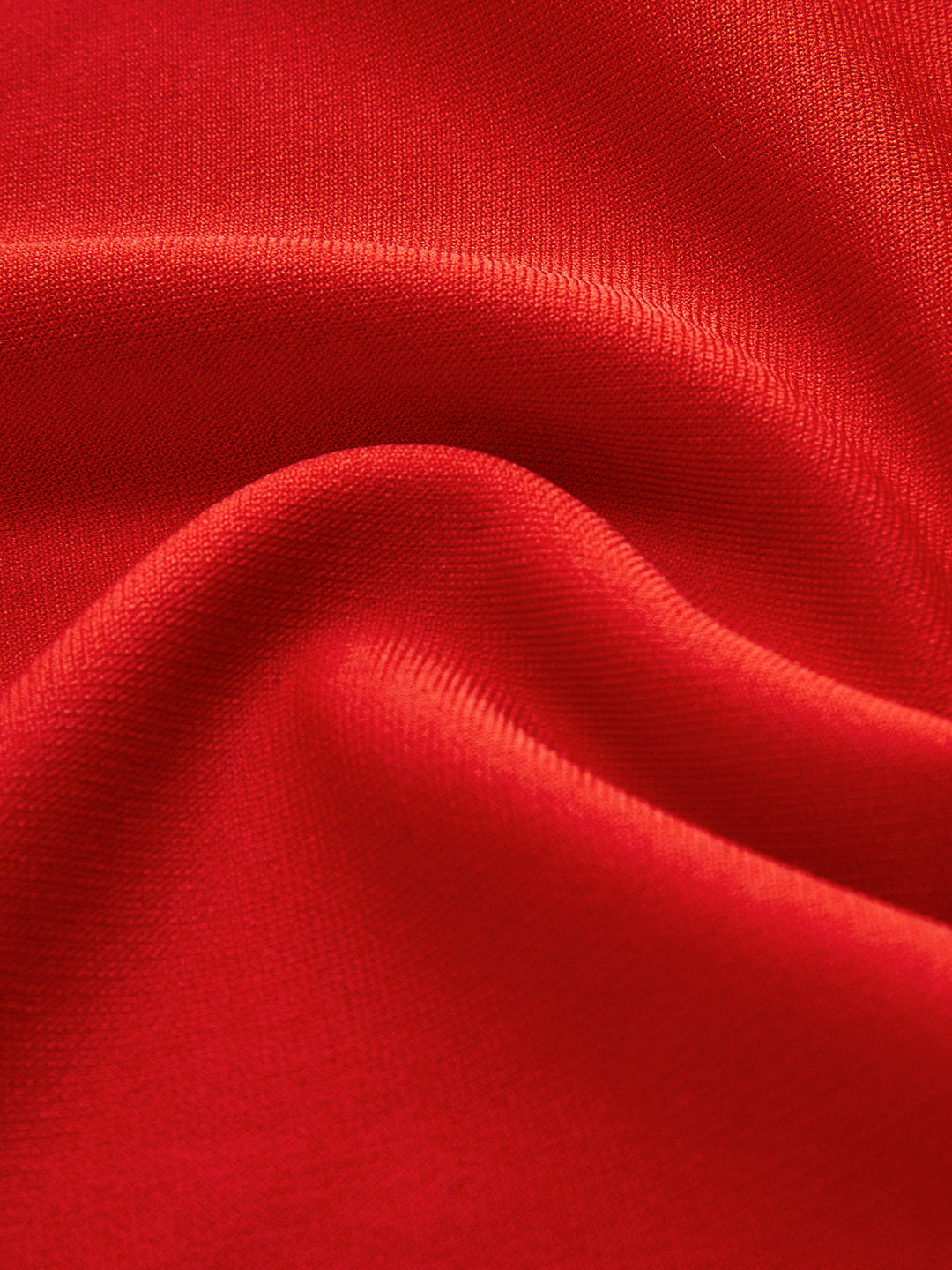 Maxi-robe élégante femme, coupe ajustée. Robe de soirée chic disponible en abricot, noir, rouge pour gala.