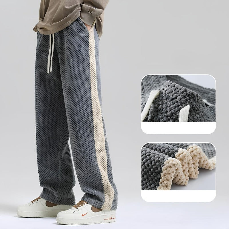 Pantalon de jogging homme léger gris, confortable pour le sport ou la détente. Style casual moderne.