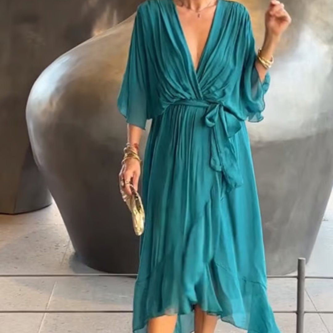Robe portefeuille ajustable pour femme, coupe flatteuse qui sublime la silhouette avec élégance.
