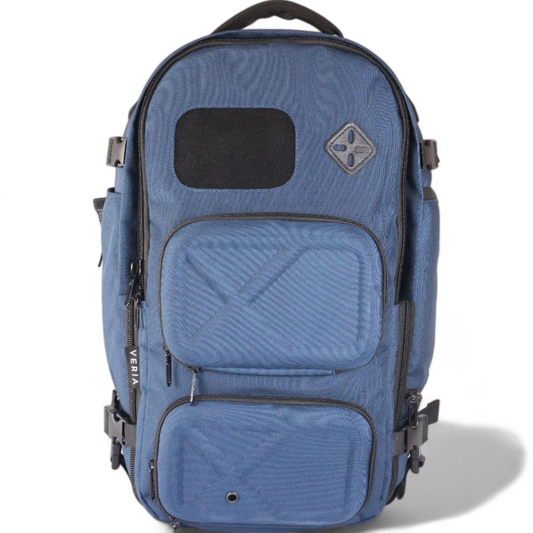 Sac à dos de voyage TravelPack pour homme, avec compartiments dédiés, facile à transporter.