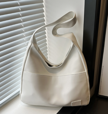 Sac à main femme en cuir, bandoulière confortable, style chic et grande capacité pour vos essentiels.
