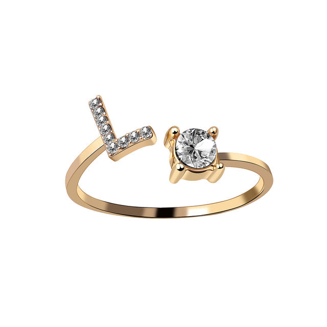 Bague personnalisée initiale, élégante en or, pour femme moderne.
