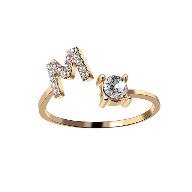 Bague femme zircon, initiale ajustable, bijou délicat et chic.