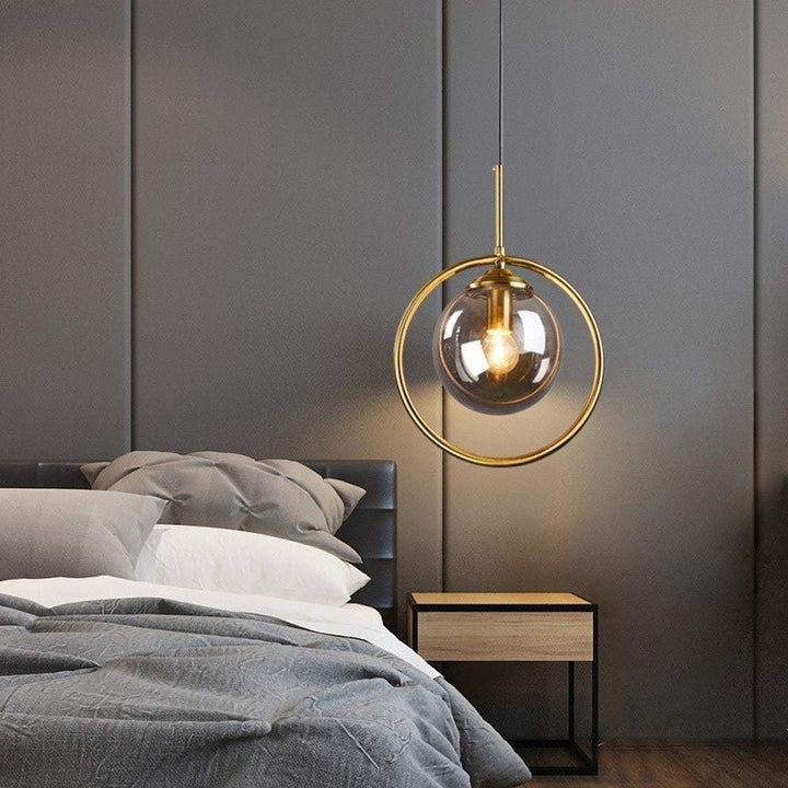 Luminaire suspension LED minimaliste, parfait pour un intérieur moderne et nordique.