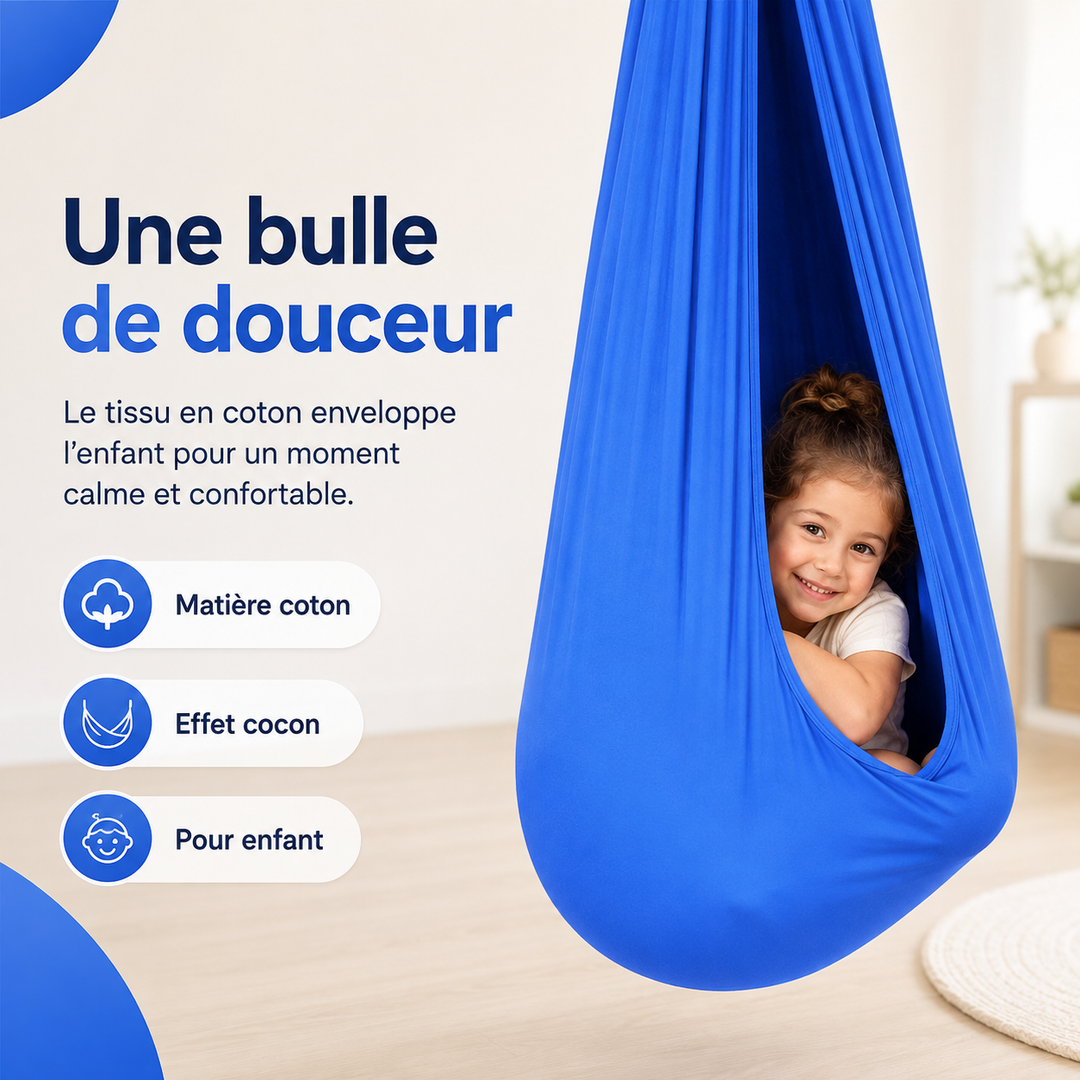 Balançoire cocon enfant en tissu gris, offre confort et un espace de jeu ou relaxation unique.
