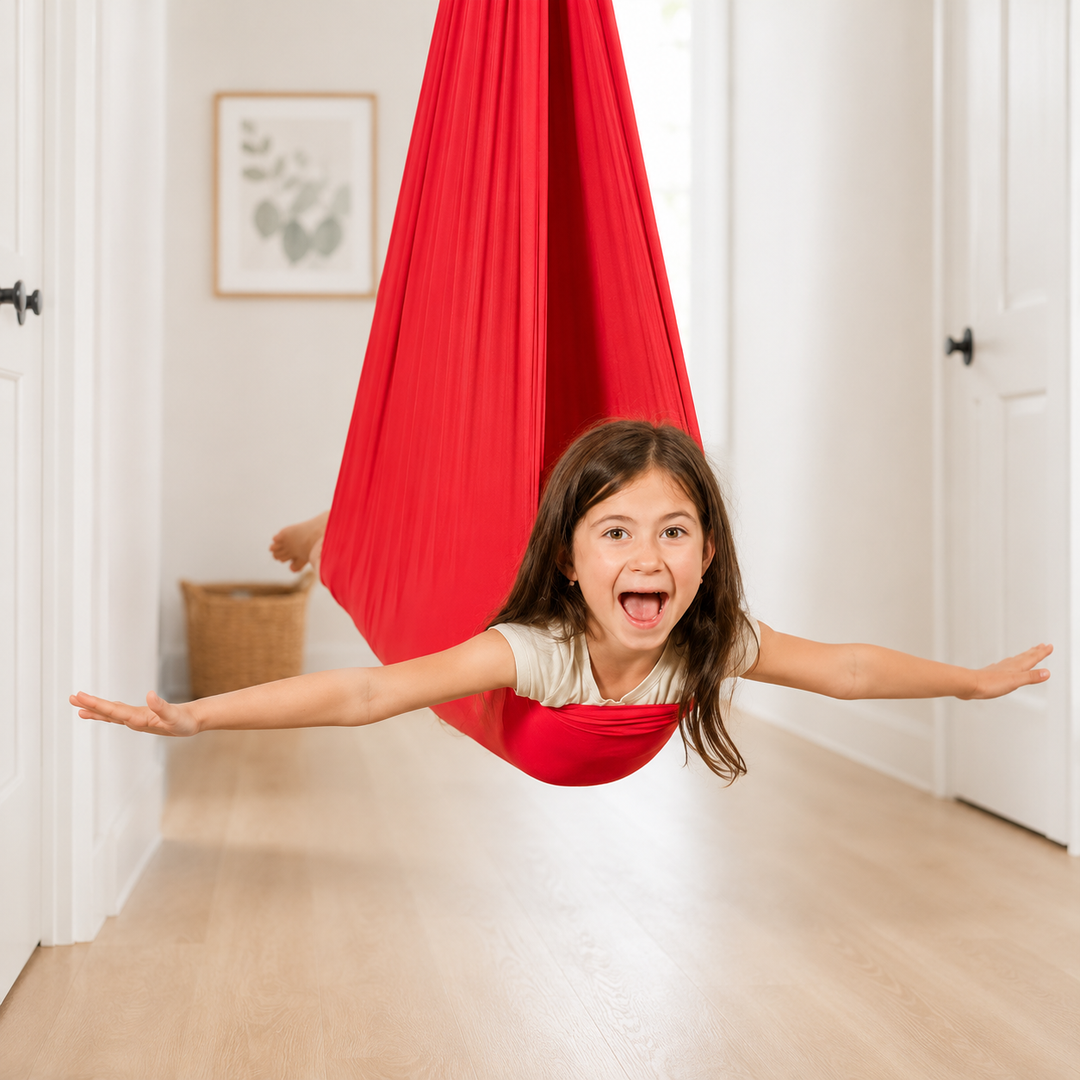 Balançoire douillette rouge pour enfant, invite à la sieste ou à la lecture, intérieur ou extérieur.