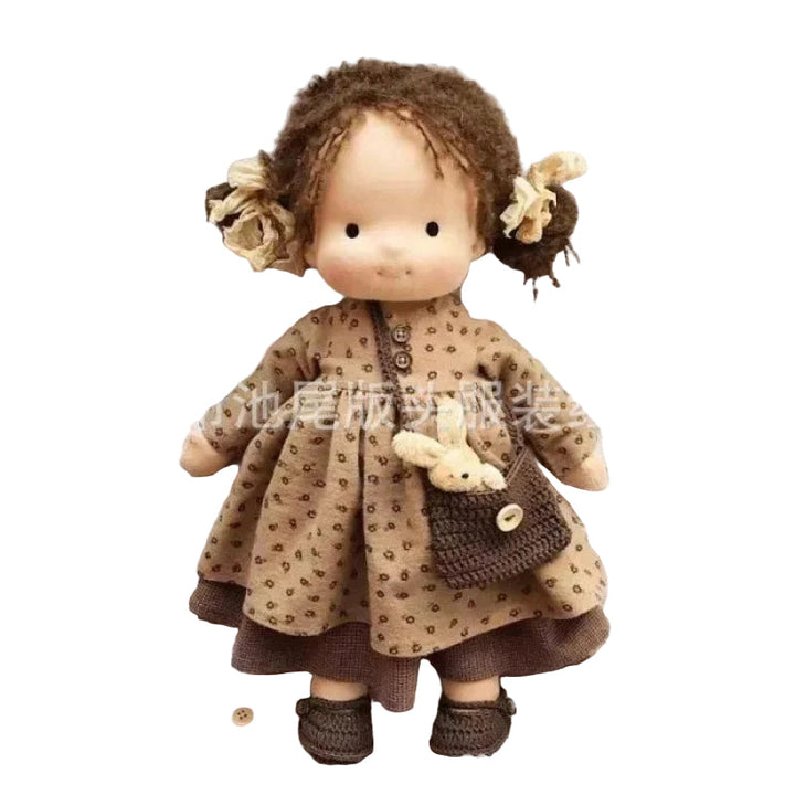 Poupée en peluche kawaii faite main pour enfant, style Waldorf, douce et unique.