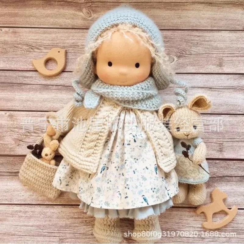Poupée en tissu, faite main, style Waldorf, pour le développement harmonieux des enfants.