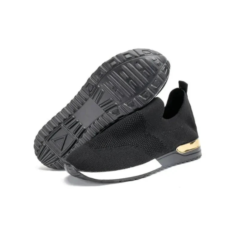 Chaussures sportives à enfiler pour femmes, en maille respirante, combinant légèreté et style décontracté.