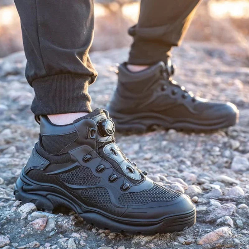 Semelle antidérapante de chaussure de sécurité haute, parfaite pour environnements de travail exigeants et robustes.