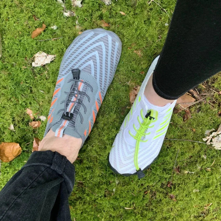 Chaussures aquatiques minimalistes à séchage rapide, idéales pour les sports nautiques et le confort au sec.