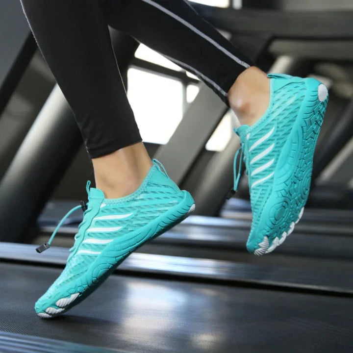 Chaussures minimalistes pour la randonnée légère, offrant une flexibilité maximale et une connexion au sol.