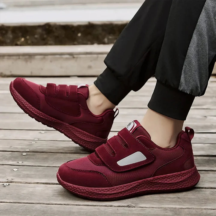 Modèle de baskets orthopédiques ultra larges pour hommes, confort et soutien supérieurs.