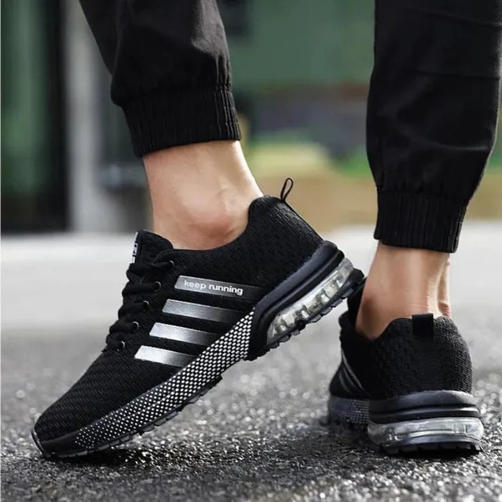 Baskets de sport confortables et aérées pour hommes et femmes. Idéales pour le running, le fitness et la marche rapide.