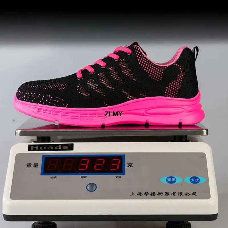 Chaussures de sécurité femme noires, protection acier anti-écrasement. Légères, confortables et respirantes pour le travail.