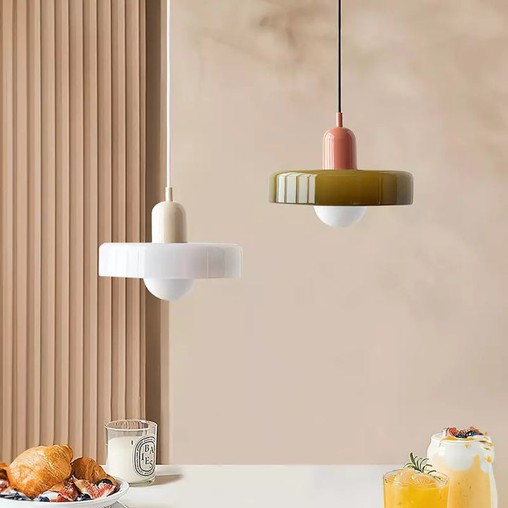 Luminaire décoratif Bauhaus, verre teinté, parfait pour un éclairage d'appoint stylé.