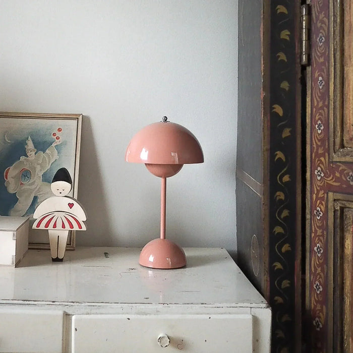 Lampe de table LED sans fil Aurora, luminosité réglable, crée une ambiance personnalisée.