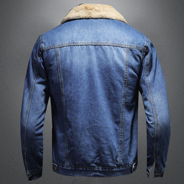 Veste en jean homme mi-saison, style classique et polyvalent. Parfaite pour un confort élégant en extérieur.