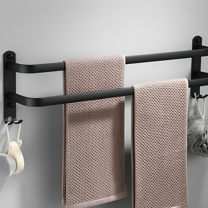 Organisation bain avec support serviette DrySpace noir, fixation adhésive rapide, pour serviettes et gants.