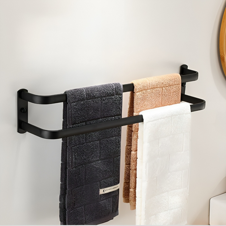 Support de serviette DrySpace noir, fixation adhésive discrète, avec crochets pour organisation optimale du bain.