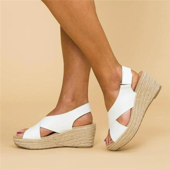 Sandales d'été femme alliant style élégant et confort orthopédique pour un bien-être quotidien et une marche sans douleur.
