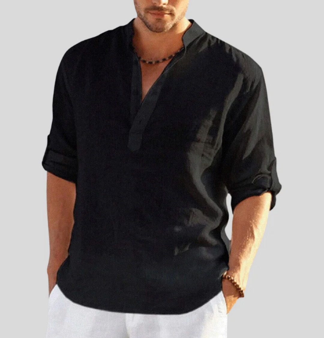 Mode homme: chemise décontractée d'été à manches courtes, look élégant pour les soirées estivales.