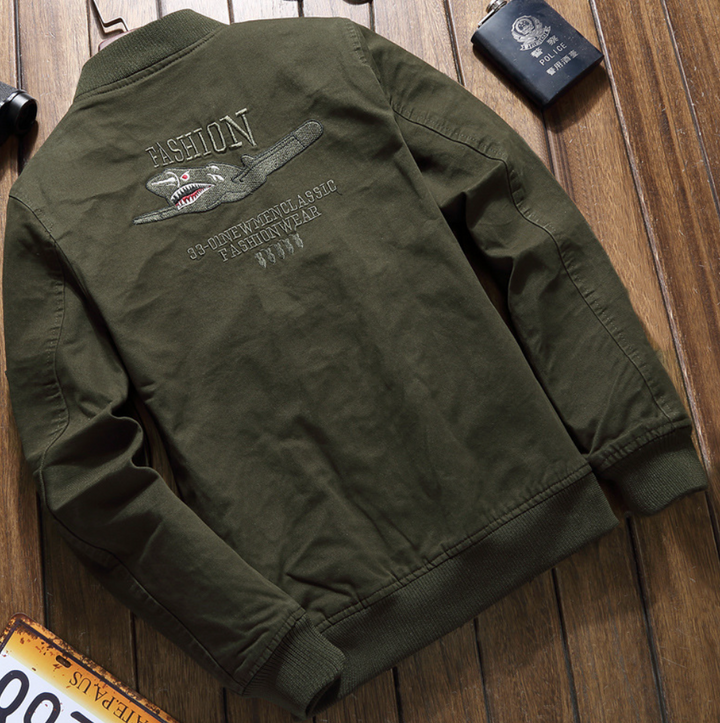 Veste militaire homme élégante, coupe moderne, parfaite pour un style casual chic au bureau ou en ville. Printemps/automne.
