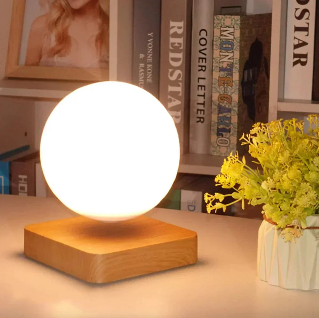 Lampe lune flottante LED, lévitation magnétique créant une ambiance moderne pour salon et chambre.