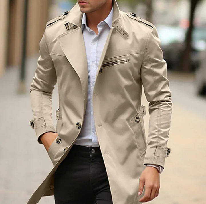 Manteau trench homme Nelio élégant, style italien chic pour la mi-saison. Confort et allure urbaine raffinée.