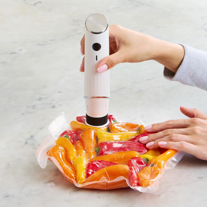 Design épuré de l'appareil sous-vide Siolite, parfait pour toute cuisine. Optimise l'entretien alimentaire.