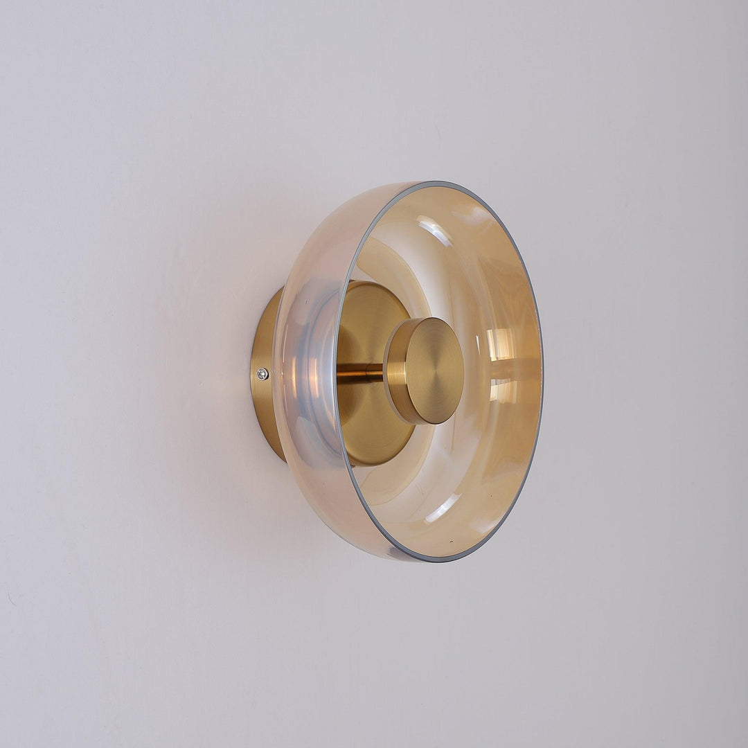 Lampe murale LED laiton doré, verre, lumière chaude, ambiance contemporaine salon.