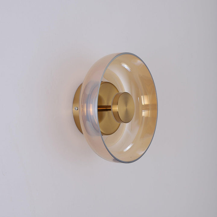 Lampe murale LED laiton doré, verre, lumière chaude, ambiance contemporaine salon.