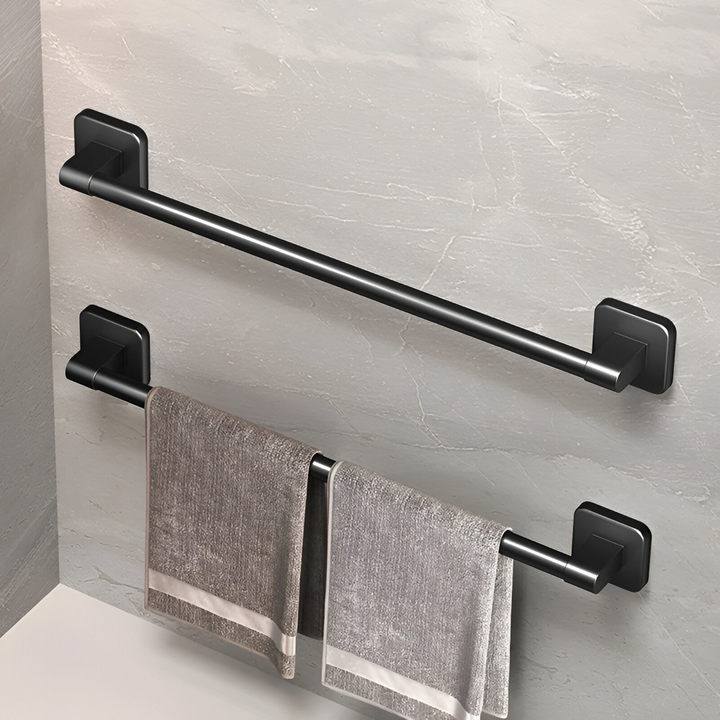 Porte-serviettes noir mat autocollant, design moderne pour salle de bain, organise vos serviettes proprement.