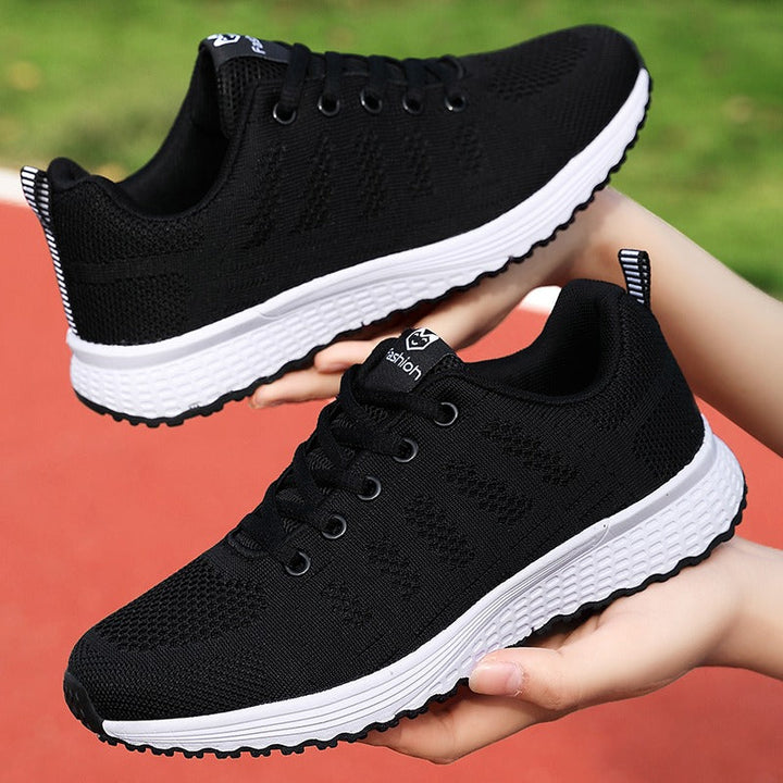Chaussures de marche femme avec excellente adhérence, parfaites pour le sport varié.