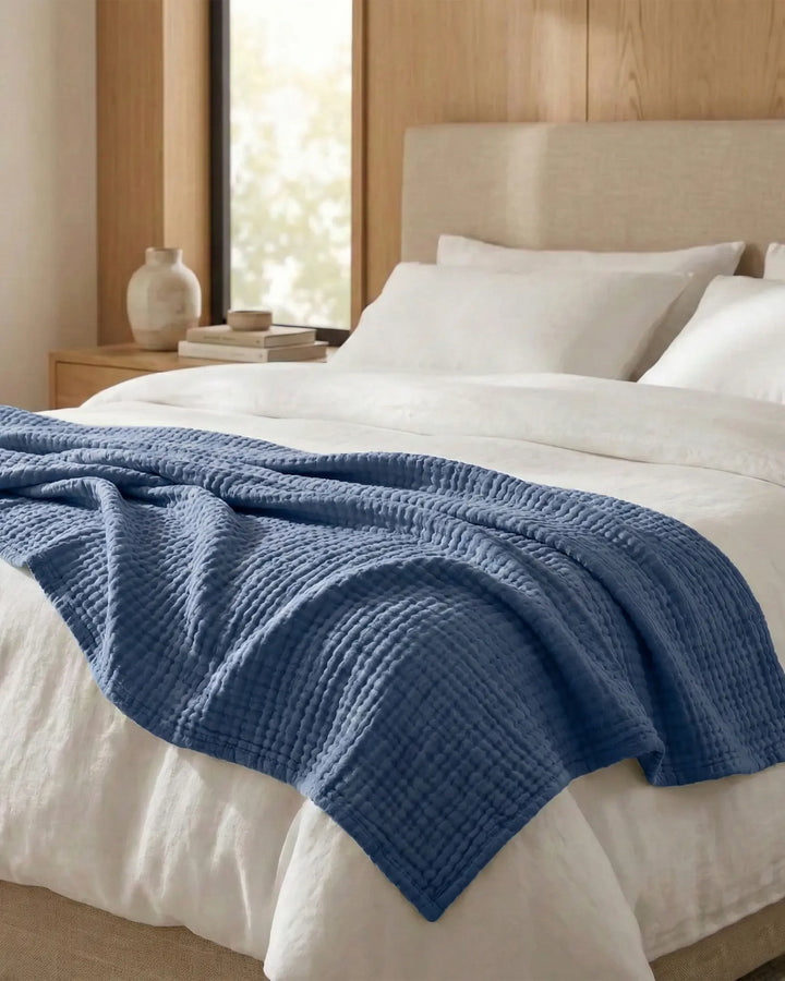 Couverture respirante en coton, naturelle et élégante, pour une décoration de maison zen.