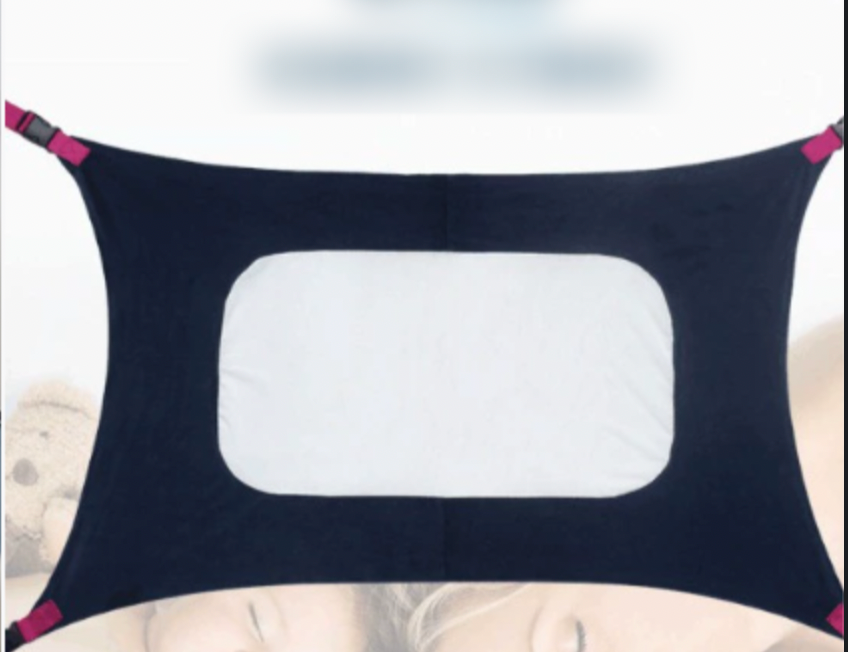 Lit bébé DreamNest bleu, ultra-confortable et sûr, un accessoire essentiel pour le sommeil du nouveau-né.