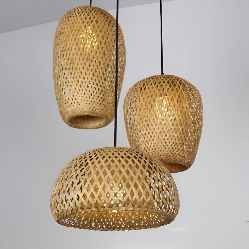 Lampe suspendue bohème tressée, idéale pour un éclairage naturel et élégant dans le salon.