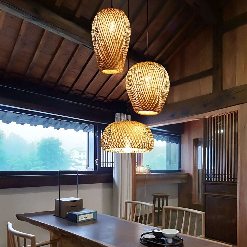 Éclairage suspendu design et naturel, parfait pour une ambiance cosy et un style bohème.