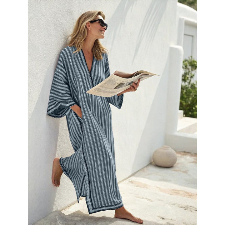 Dos de la robe fluide bohème femme, élégance décontractée pour l'été, mode féminine et confort estival.