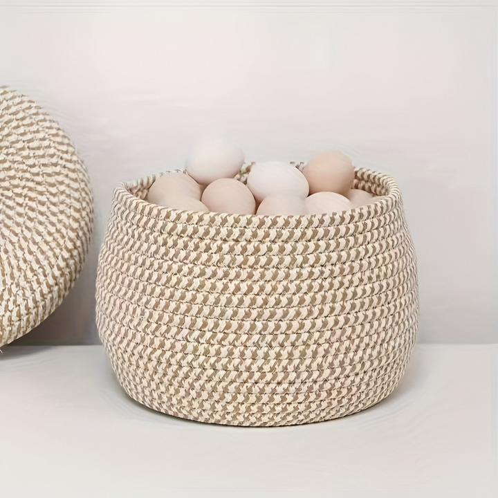 Grande corbeille ronde style boho avec couvercle, tissée, pour la maison et le rangement chic.