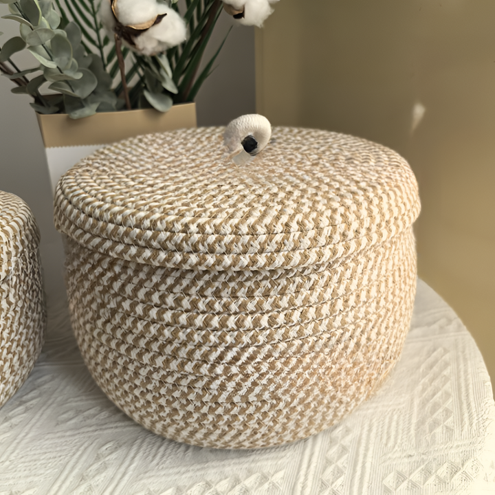 Joli panier de rangement rond style boho en matériaux naturels, couvercle, pour chambre/salon.