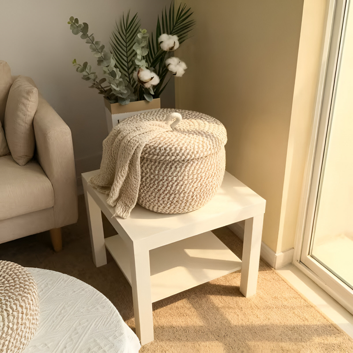 Panier de rangement rond tissé avec couvercle, style bohème, pour décorer et organiser la maison.