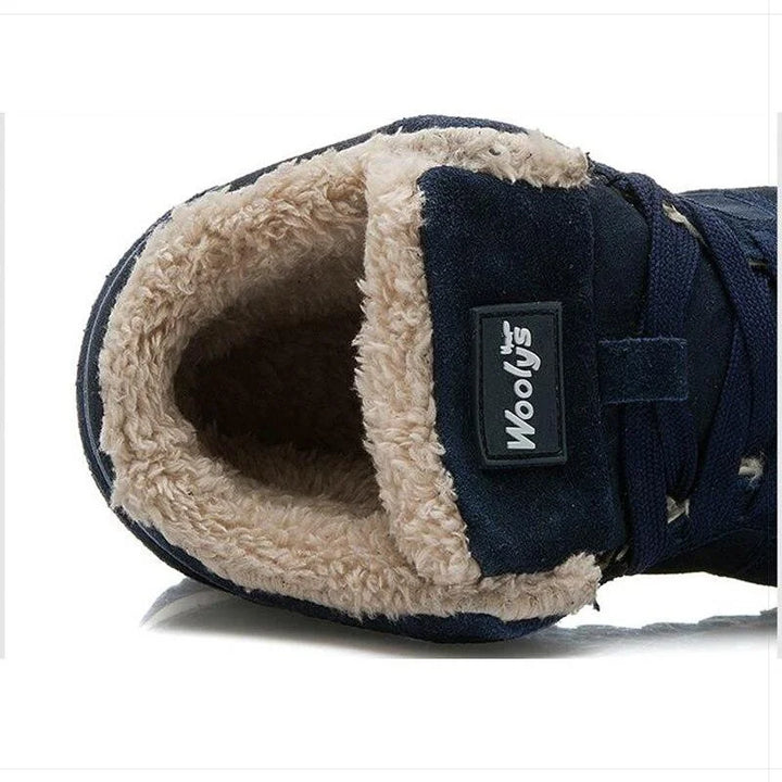 Bottes de neige robustes avec semelle antidérapante et fourrure chaude, confort pour l'hiver.