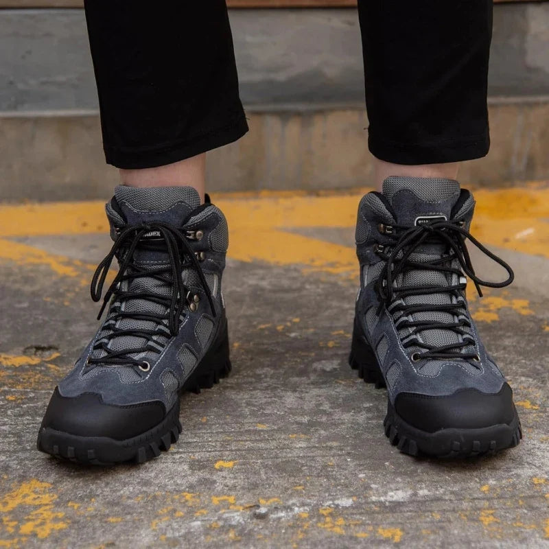 Chaussures de sécurité haute performance, embout acier, anti-perforation, pour travail intensif.
