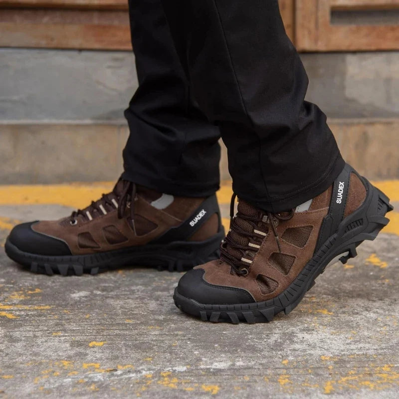 Bottes de sécurité industrielles avec embout en acier, protection ultime pour les pieds des professionnels.