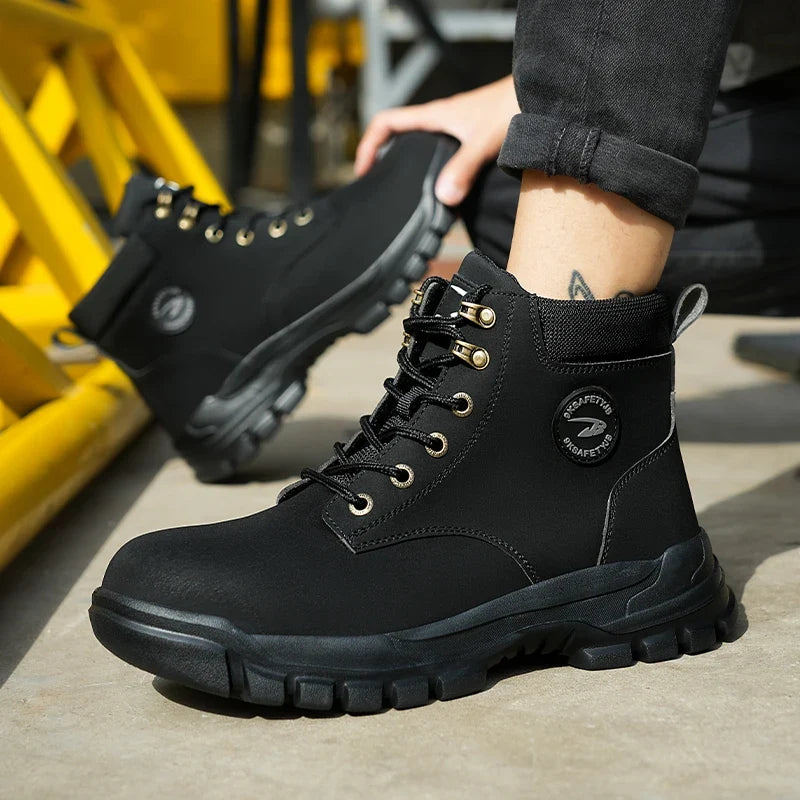 Bottes de sécurité hommes confortables sur chantier, protection optimale contre risques professionnels.