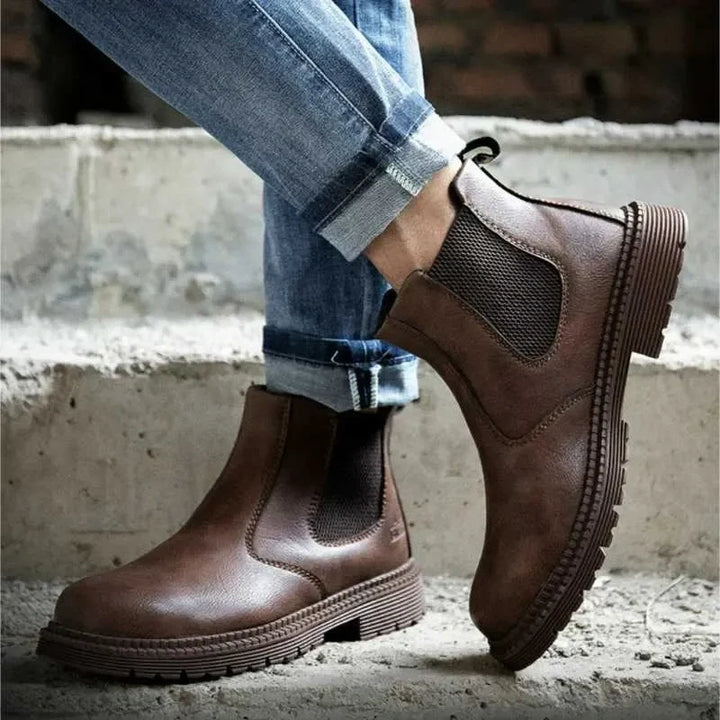Protection ultime avec ces bottes de sécurité pour hommes, imperméables et dotées d'un embout en acier certifié.