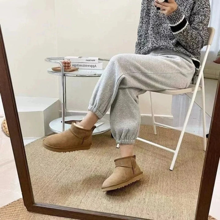 Bottines mode hiver pour femmes, en suédine douce, chaudes et fourrées, offrant un confort optimal et élégance.