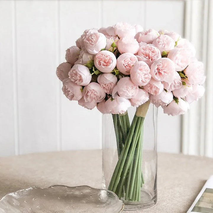 Pivoines en soie intemporelles, fleurs éternelles pour une décoration intérieure et de mariage élégante.