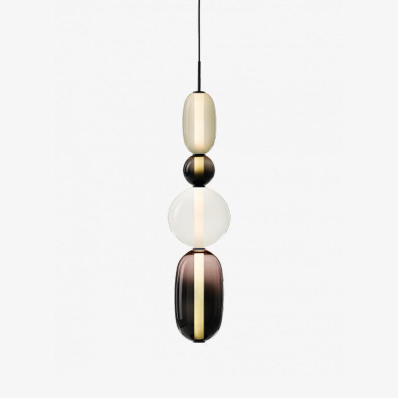 Décoration intérieure: suspension LED moderne en verre, éclairage design.